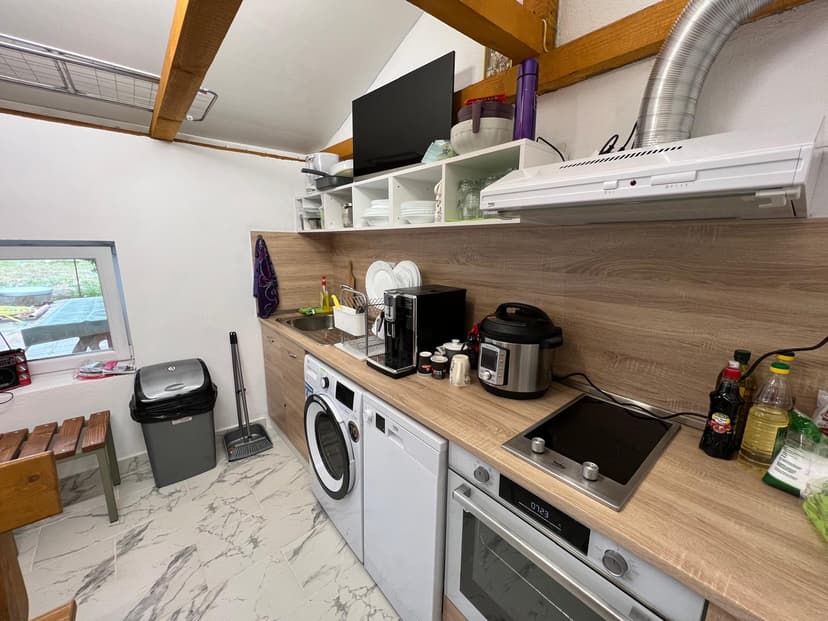 Напълно оборудвана споделена кухня в Apart Hotel Lyubimets