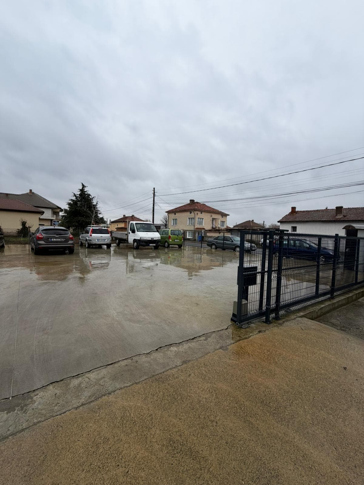 Вход и достъп до паркинга на Apart Hotel Lyubimets